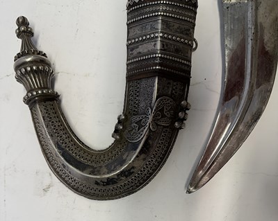 Lot 16 - AN ARABIC OR YEMENI JAMBIYA, 19TH CENTURY