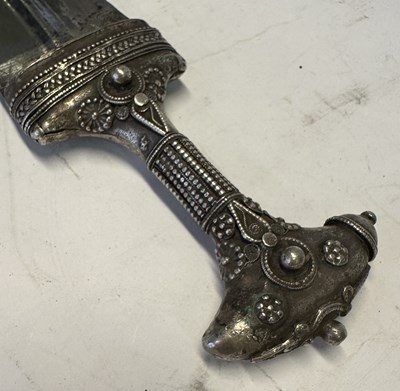 Lot 16 - AN ARABIC OR YEMENI JAMBIYA, 19TH CENTURY