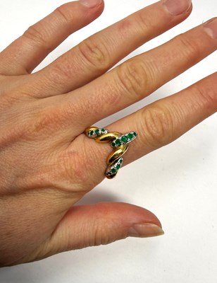 Lot 342 - KUTCHINSKY: GOLD AND EMERALD RING, 1975