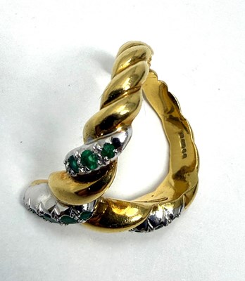 Lot 342 - KUTCHINSKY: GOLD AND EMERALD RING, 1975