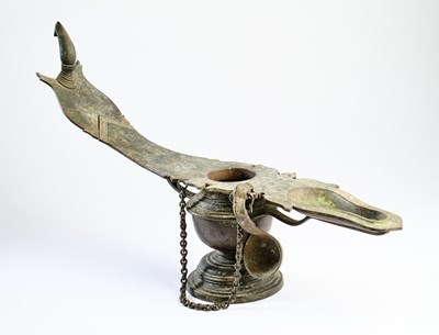 Lot 148 - A BRONZE RITUAL OIL LAMP, KERALA, SOUTH INDIA, 19TH/20TH CENTURY