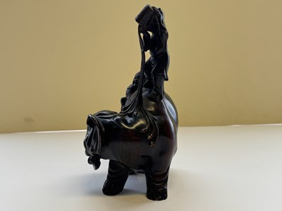 Lot 56 - A CHINESE BRONZE 'WASHING THE ELEPHANT' GROUP, QING DYNASTY, 19TH CENTURY