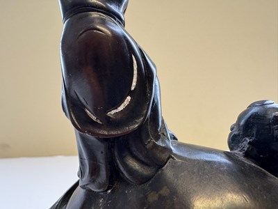 Lot 56 - A CHINESE BRONZE 'WASHING THE ELEPHANT' GROUP, QING DYNASTY, 19TH CENTURY