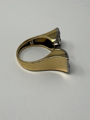 Lot 383 - GOLD AND DIAMOND COCKTAIL RING, 1940s