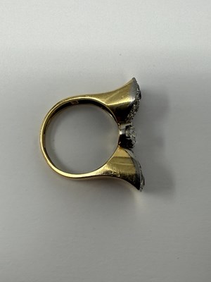 Lot 383 - GOLD AND DIAMOND COCKTAIL RING, 1940s