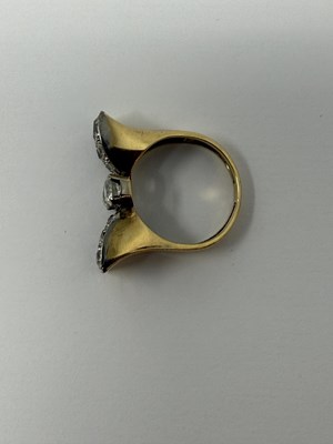Lot 383 - GOLD AND DIAMOND COCKTAIL RING, 1940s