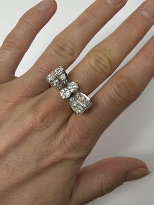 Lot 383 - GOLD AND DIAMOND COCKTAIL RING, 1940s