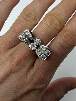 Lot 383 - GOLD AND DIAMOND COCKTAIL RING, 1940s
