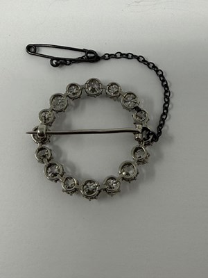 Lot 331 - DIAMOND CIRCLE BROOCH