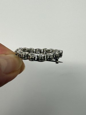 Lot 331 - DIAMOND CIRCLE BROOCH