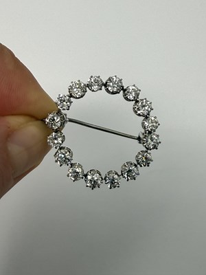 Lot 331 - DIAMOND CIRCLE BROOCH