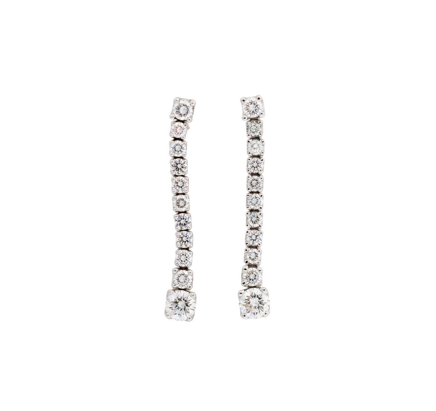 Lot 379 - H. STERN: PAIR OF DIAMOND PENDENT EARRINGS