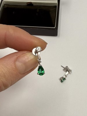 Lot 363 - MAPPIN & WEBB: EMERALD AND DIAMOND DEMI-PARURE, 2000