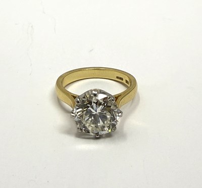 Lot 371 - DIAMOND RING