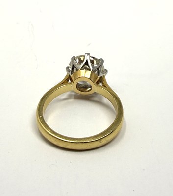 Lot 371 - DIAMOND RING