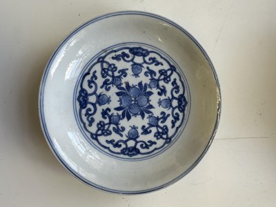 Lot 5 - A CHINESE BLUE AND WHITE PEACH AND POMEGRANATE SAUCER DISH, CHENGHUA MARK, KANGXI PERIOD (1662-1722)