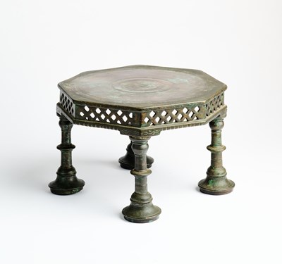Lot 149 - A BRONZE OFFERING STAND, INDIA, 18TH/19TH CENTURY