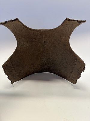 Lot 32 - A SOUTH INDIAN BREASTPLATE, 17TH/18TH CENTURY, PROBABLY HYDERABAD, ANDHRA PRADESH