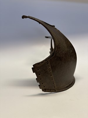 Lot 32 - A SOUTH INDIAN BREASTPLATE, 17TH/18TH CENTURY, PROBABLY HYDERABAD, ANDHRA PRADESH