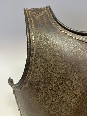 Lot 32 - A SOUTH INDIAN BREASTPLATE, 17TH/18TH CENTURY, PROBABLY HYDERABAD, ANDHRA PRADESH