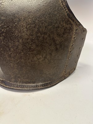 Lot 32 - A SOUTH INDIAN BREASTPLATE, 17TH/18TH CENTURY, PROBABLY HYDERABAD, ANDHRA PRADESH