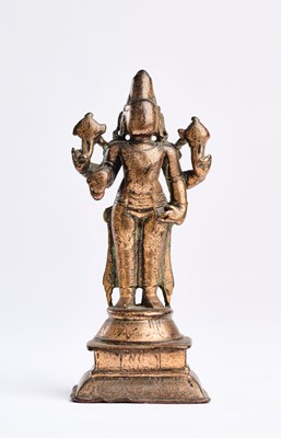 Lot 129 - A SMALL BRONZE FIGURE OF VISHNU, SOUTH INDIA, 16TH/17TH CENTURY
