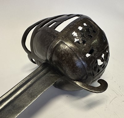 Lot 42 - A RARE ENGLISH OR LOWLAND SCOTTISH BASKET-HILTED BACKSWORD, LATE 16TH/EARLY 17TH CENTURY
