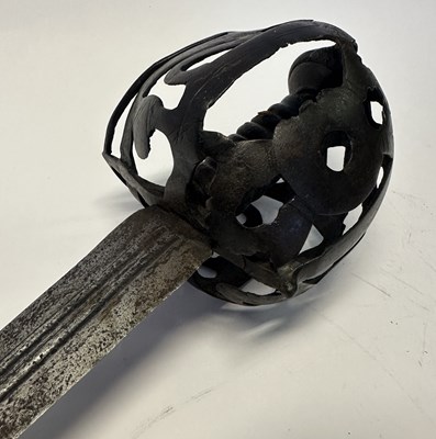 Lot 43 - A SCOTTISH ‘RIBBON’-HILTED BROADSWORD, LAST QUARTER OF THE 17TH CENTURY