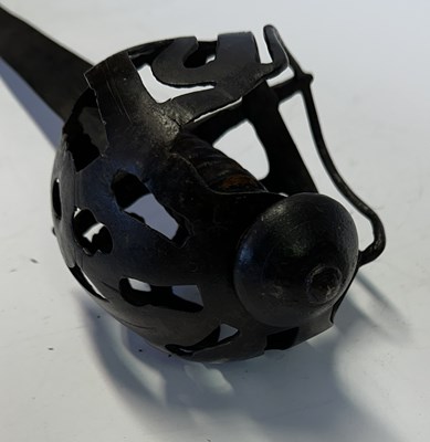 Lot 43 - A SCOTTISH ‘RIBBON’-HILTED BROADSWORD, LAST QUARTER OF THE 17TH CENTURY
