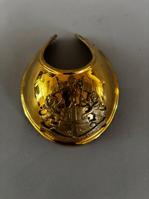 Lot 570 - A GEORGIAN GILT HONOURABLE EAST INDIA COMPANY OFFICER'S GORGET
