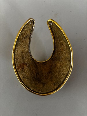Lot 570 - A GEORGIAN GILT HONOURABLE EAST INDIA COMPANY OFFICER'S GORGET