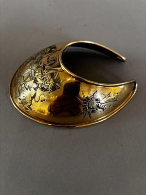 Lot 569 - AN HONOURABLE EAST INDIA COMPANY OFFICER'S SILVER-GILT GORGET, JOHN REILY, LONDON, 1802