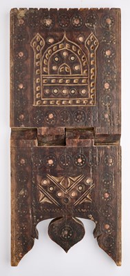 Lot 31 - A CARVED WOOD FOLDING QUR'AN STAND, PROBABLY ZANZIBAR, LATE 19TH/EARLY 20TH CENTURY