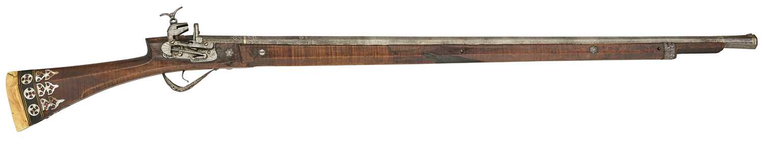 Lot 37 - A RARE EARLY TURKISH 25 BORE MIQUELET-LOCK MUSKET FOR BALL, CIRCA 1680