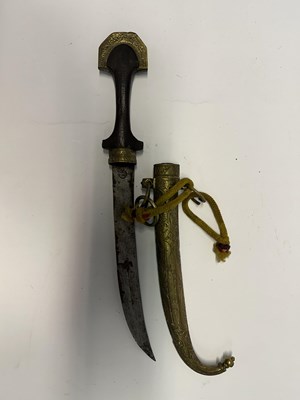 Lot 77 - AN INDO-PERSIAN SHAMSHIR, LATE 18TH/EARLY 19TH CENTURY, AND A NORTH AFRICAN JAMBIYA
