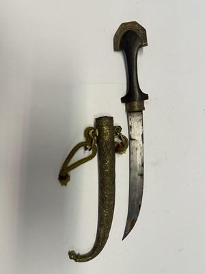 Lot 77 - AN INDO-PERSIAN SHAMSHIR, LATE 18TH/EARLY 19TH CENTURY, AND A NORTH AFRICAN JAMBIYA