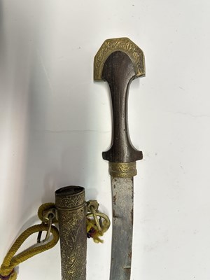 Lot 77 - AN INDO-PERSIAN SHAMSHIR, LATE 18TH/EARLY 19TH CENTURY, AND A NORTH AFRICAN JAMBIYA