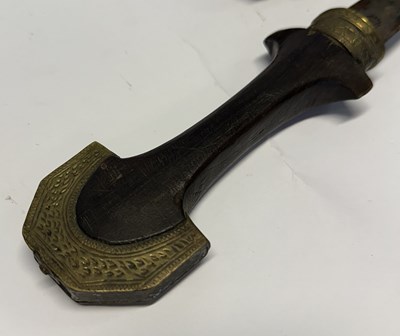 Lot 77 - AN INDO-PERSIAN SHAMSHIR, LATE 18TH/EARLY 19TH CENTURY, AND A NORTH AFRICAN JAMBIYA