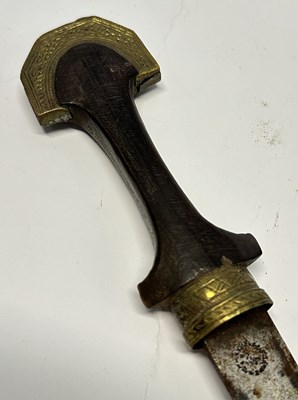 Lot 77 - AN INDO-PERSIAN SHAMSHIR, LATE 18TH/EARLY 19TH CENTURY, AND A NORTH AFRICAN JAMBIYA