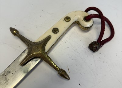 Lot 80 - A BRITISH OFFICER’S MAMELUKE-HILTED SABRE IN THE OTTOMAN FASHION, EARLY 19TH CENTURY