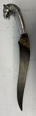 Lot 12 - AN INDIAN SILVER-HILTED KHANJAR WITH LION-HEAD POMMEL, 19TH CENTURY