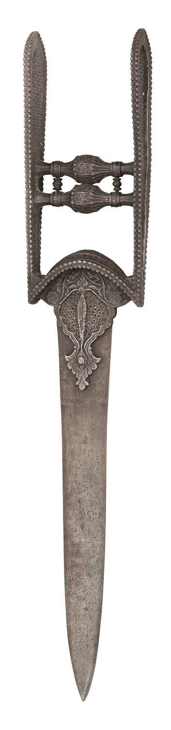 Lot 7 - A SOUTH INDIAN KATAR, 17TH/18TH CENTURY, PROBABLY TANJORE OR GOLCONDA
