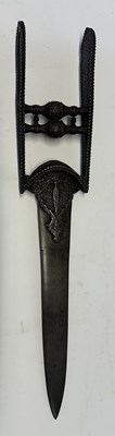 Lot 7 - A SOUTH INDIAN KATAR, 17TH/18TH CENTURY, PROBABLY TANJORE OR GOLCONDA