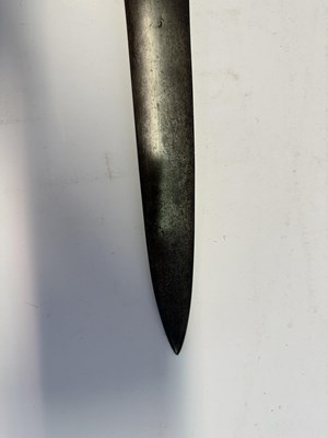 Lot 7 - A SOUTH INDIAN KATAR, 17TH/18TH CENTURY, PROBABLY TANJORE OR GOLCONDA