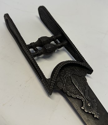Lot 7 - A SOUTH INDIAN KATAR, 17TH/18TH CENTURY, PROBABLY TANJORE OR GOLCONDA
