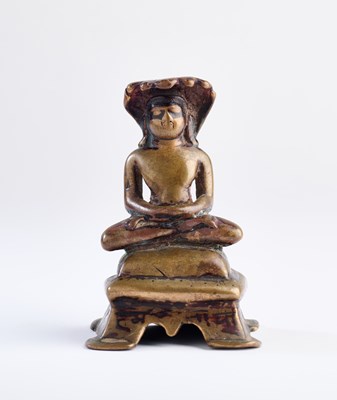 Lot 133 - A JAIN BRONZE SEATED FIGURE OF PARSVANATHA, WESTERN INDIA, CIRCA 16TH CENTURY