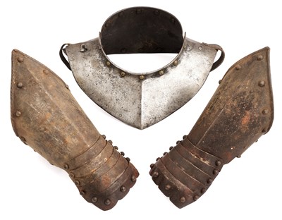 Lot 555 - A GORGET, EARLY 17TH CENTURY, PROBABLY GERMAN