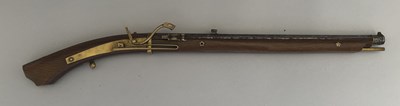 Lot 502 - AN UNUSUAL JAPANESE MATCHLOCK PISTOL CARBINE OF SMALL BORE