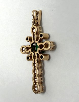 Lot 373 - EMERALD AND DIAMOND PENDENT CROSS, 1890s