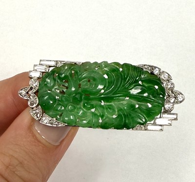Lot 330 - ART DECO JADEITE AND DIAMOND BROOCH, CIRCA 1925